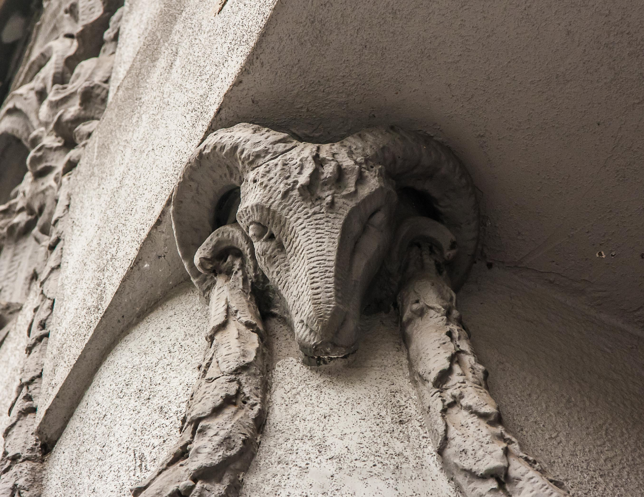 Маскарон на Гончара, 74А. Фото: guardians.kiev.ua