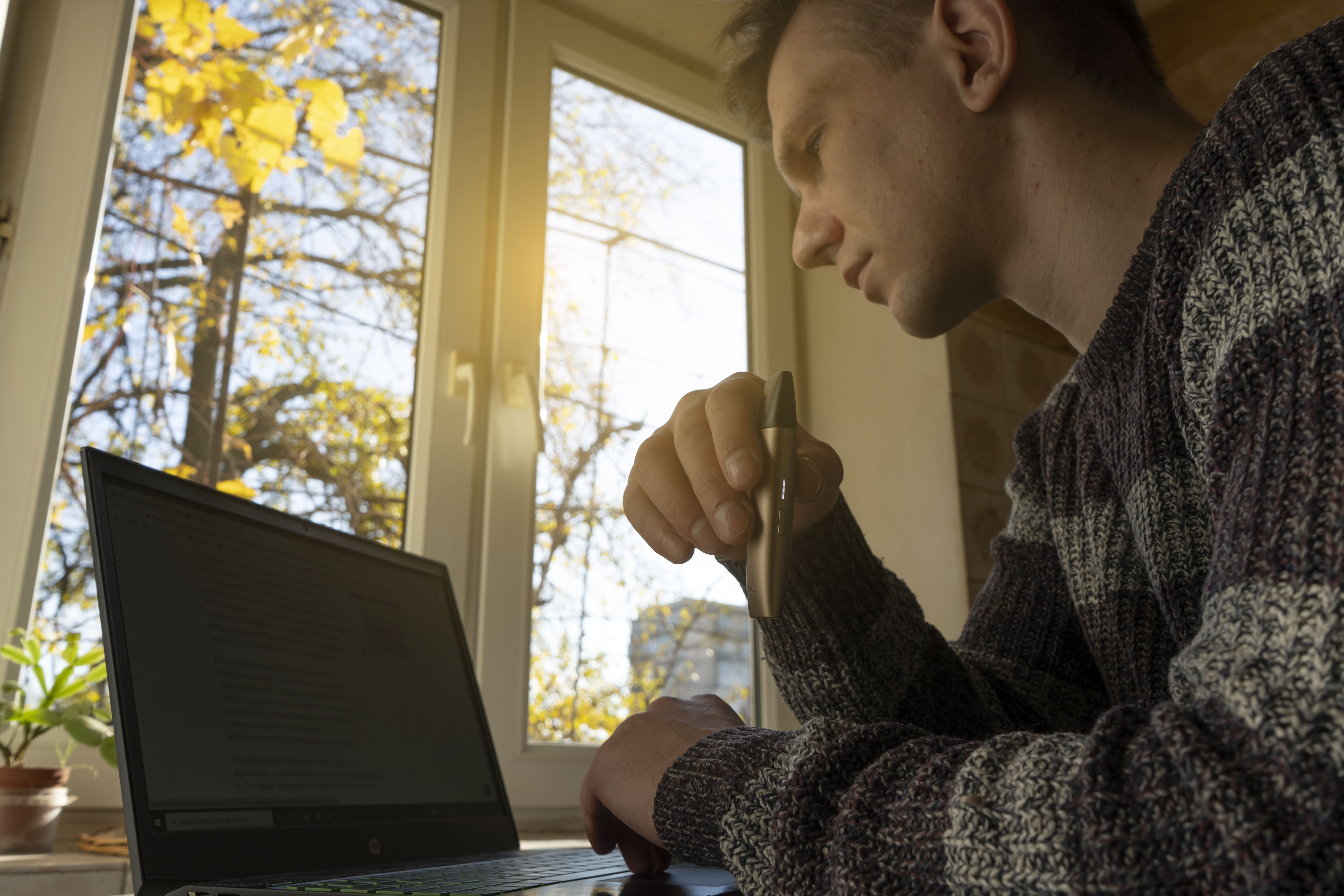 Мал, да удал: чем может удивить мини-вейп IQOS VEEV