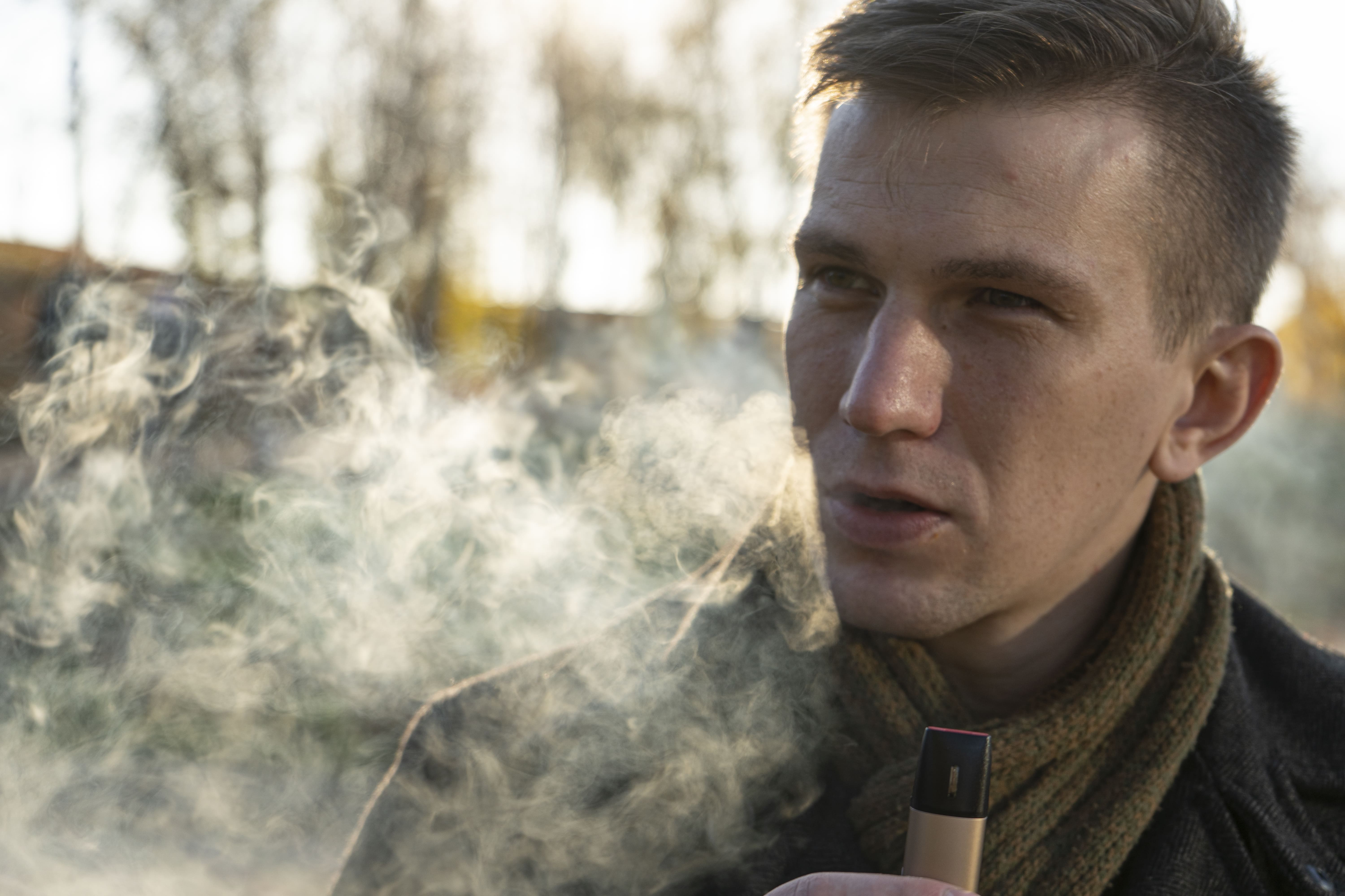 Мал, да удал: чем может удивить мини-вейп IQOS VEEV