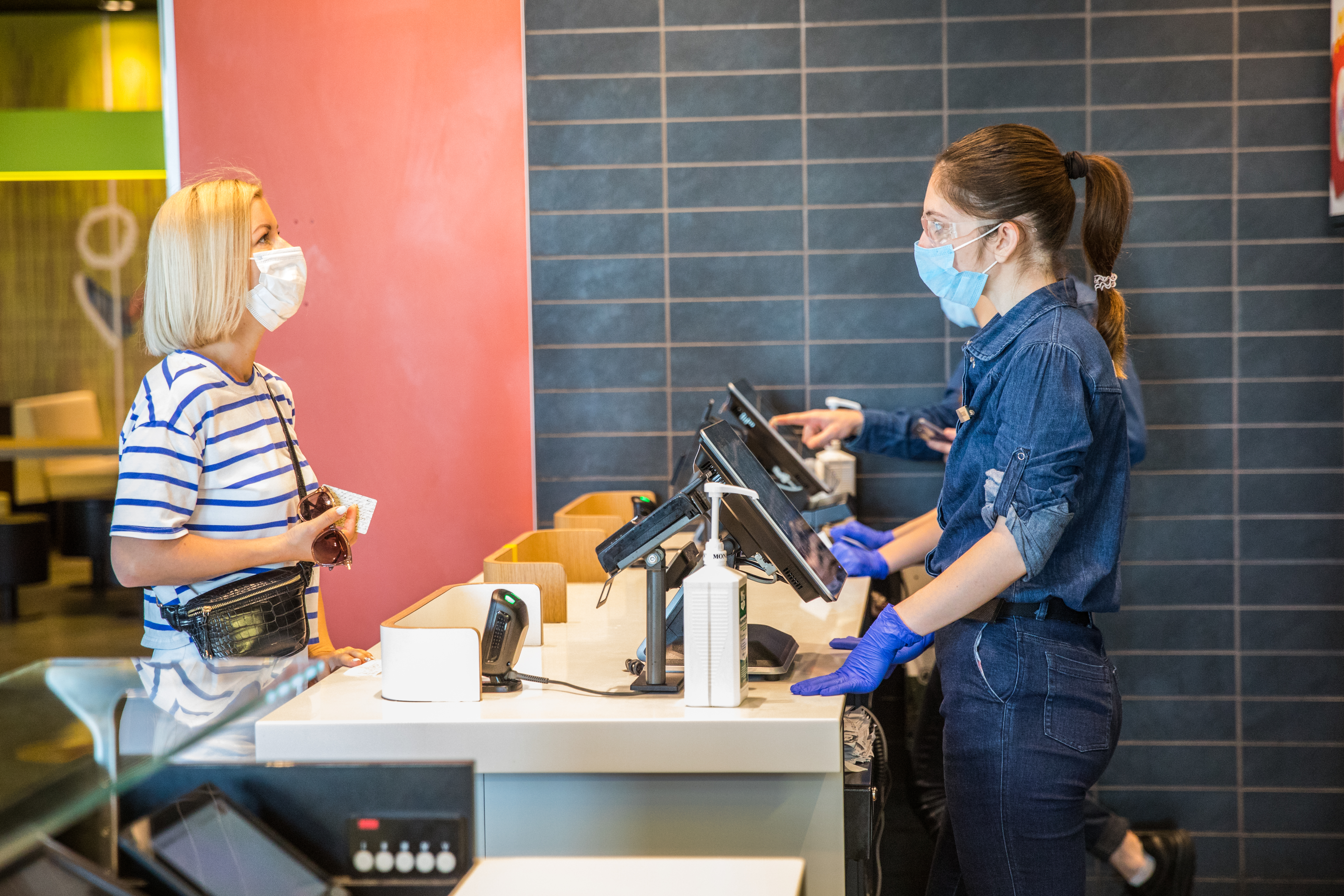 Компанія МакДональдз відкрила 100-й ресторан в Україні  фото