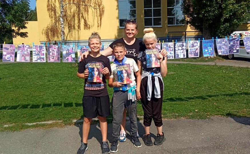 Победителям конкурсов подарили комиксы. Фото: Вечерний Киев