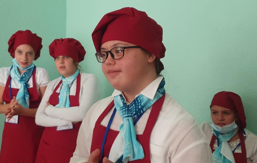 Сотрудники кафе. Фото: Днепровская РДА