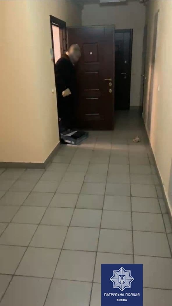 Вор попался на камеру соседу. Фото: пресс-служба патрульной полиции Киева