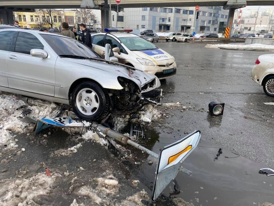 Сбитый дорожный знак. Фото: Los Salomas