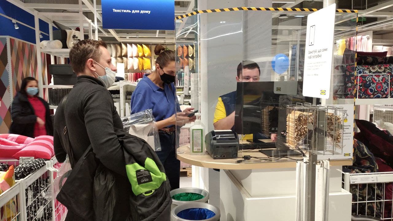 Консультант за работой.