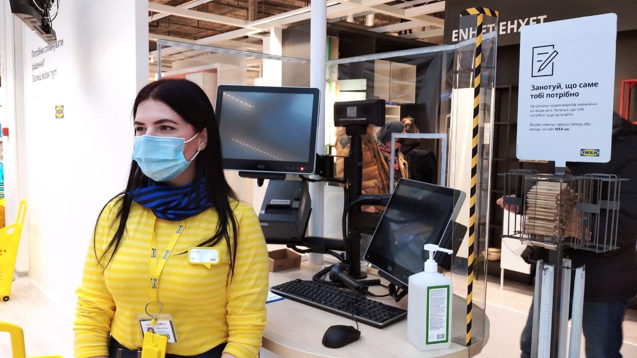 Точка оформления заказа и консультант.