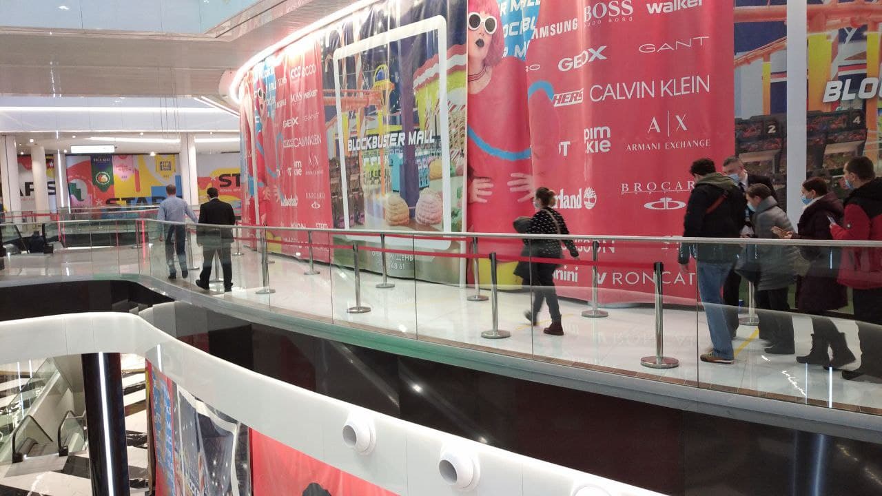 Парадный вход.