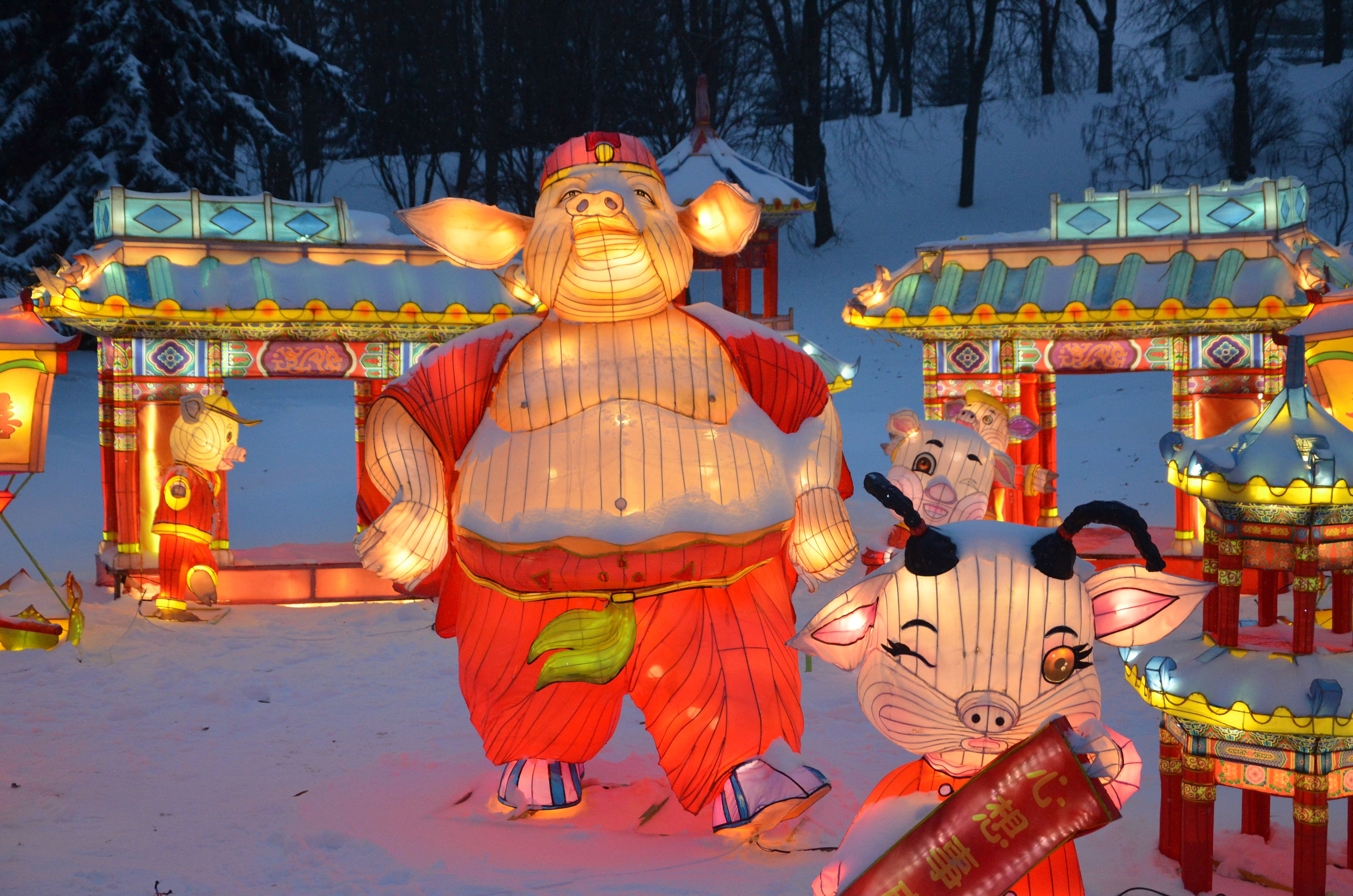 Чжу Бацзе - комический персонаж из "Путешествия на Запад", друг Царя Обезьян