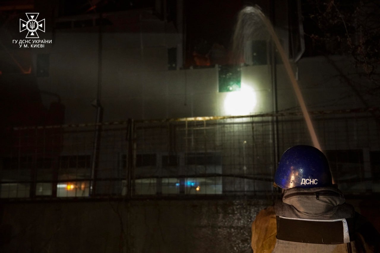 Подробности пожара в Киеве после атаки вражеских дронов.