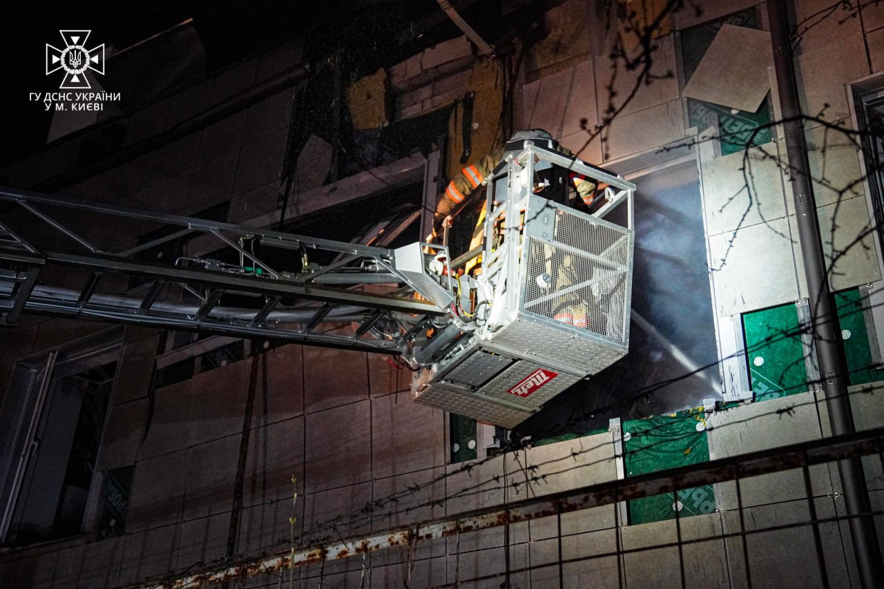 Подробности пожара в Киеве после атаки вражеских дронов.