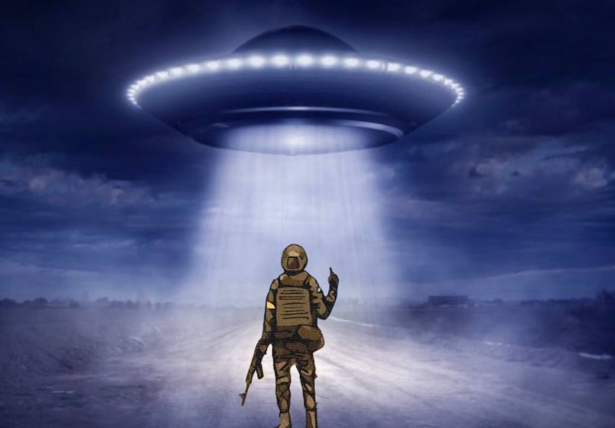 Самые забавные мемы по теме вспышки в небе над Киевом 19 апреля.