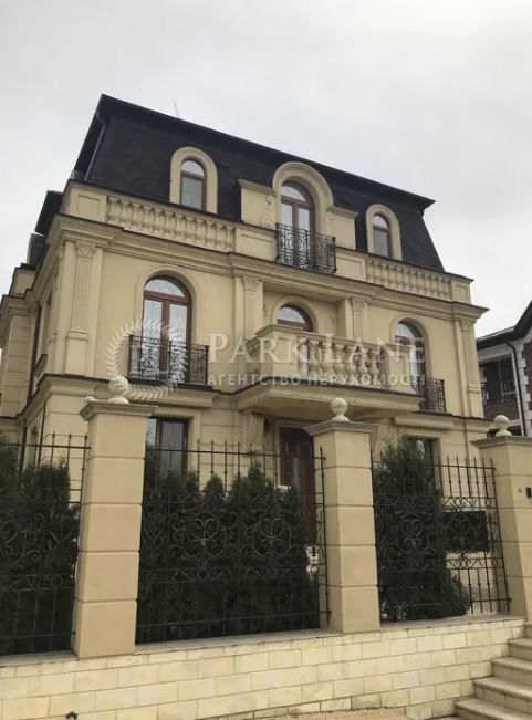 В Києві на Печерську продається будинок вартістю більше 1 мільйона доларів.