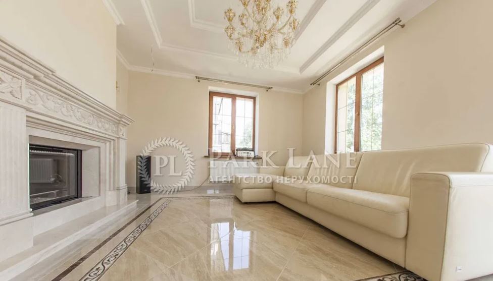 В Києві на Печерську продається будинок вартістю більше 1 мільйона доларів.