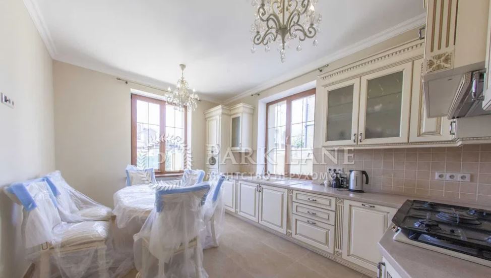 В Києві на Печерську продається будинок вартістю більше 1 мільйона доларів.