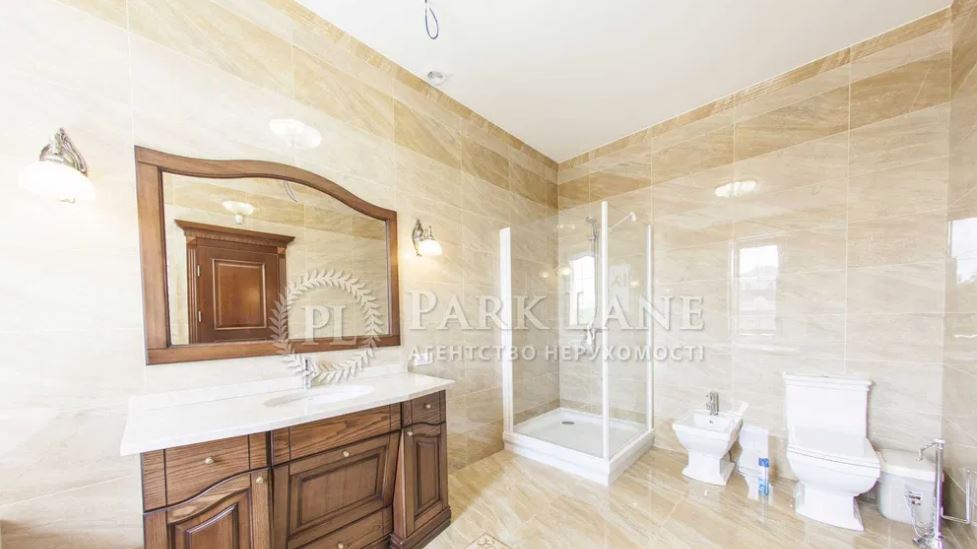 В Києві на Печерську продається будинок вартістю більше 1 мільйона доларів.