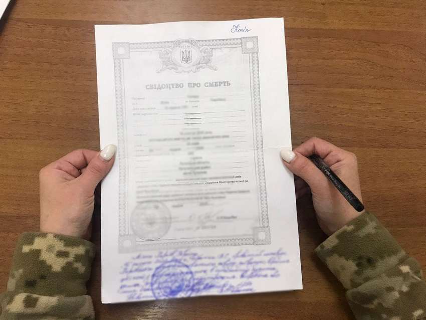 Муж выдал себя за вдовца, чтобы пересечь границу.