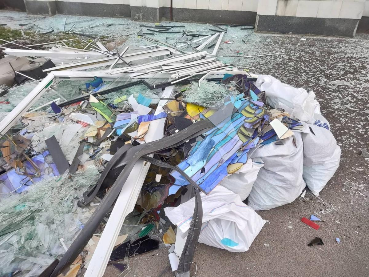 Повреждения КНУ им. Т. Шевченко после обстрела 31 декабря.