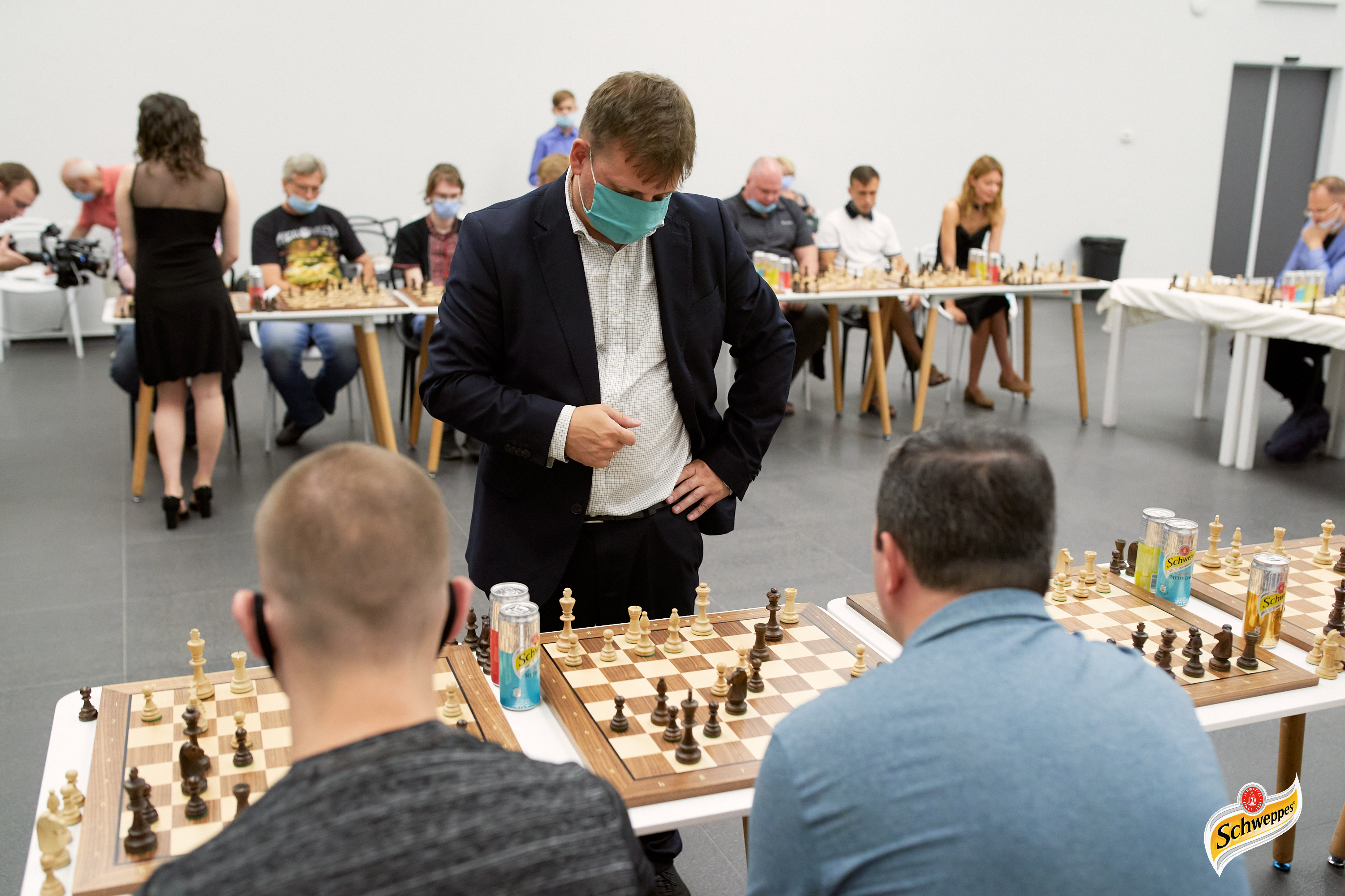 Двоє проти двадцяти: до Дня Незалежності провели сеанс одночасної гри в шахи фото 1