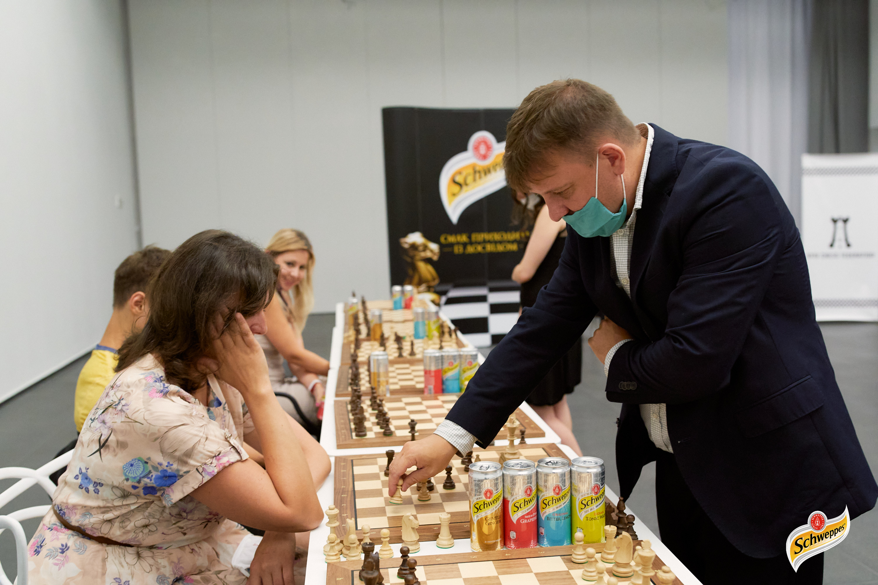 Двоє проти двадцяти: до Дня Незалежності провели сеанс одночасної гри в шахи фото 2 1