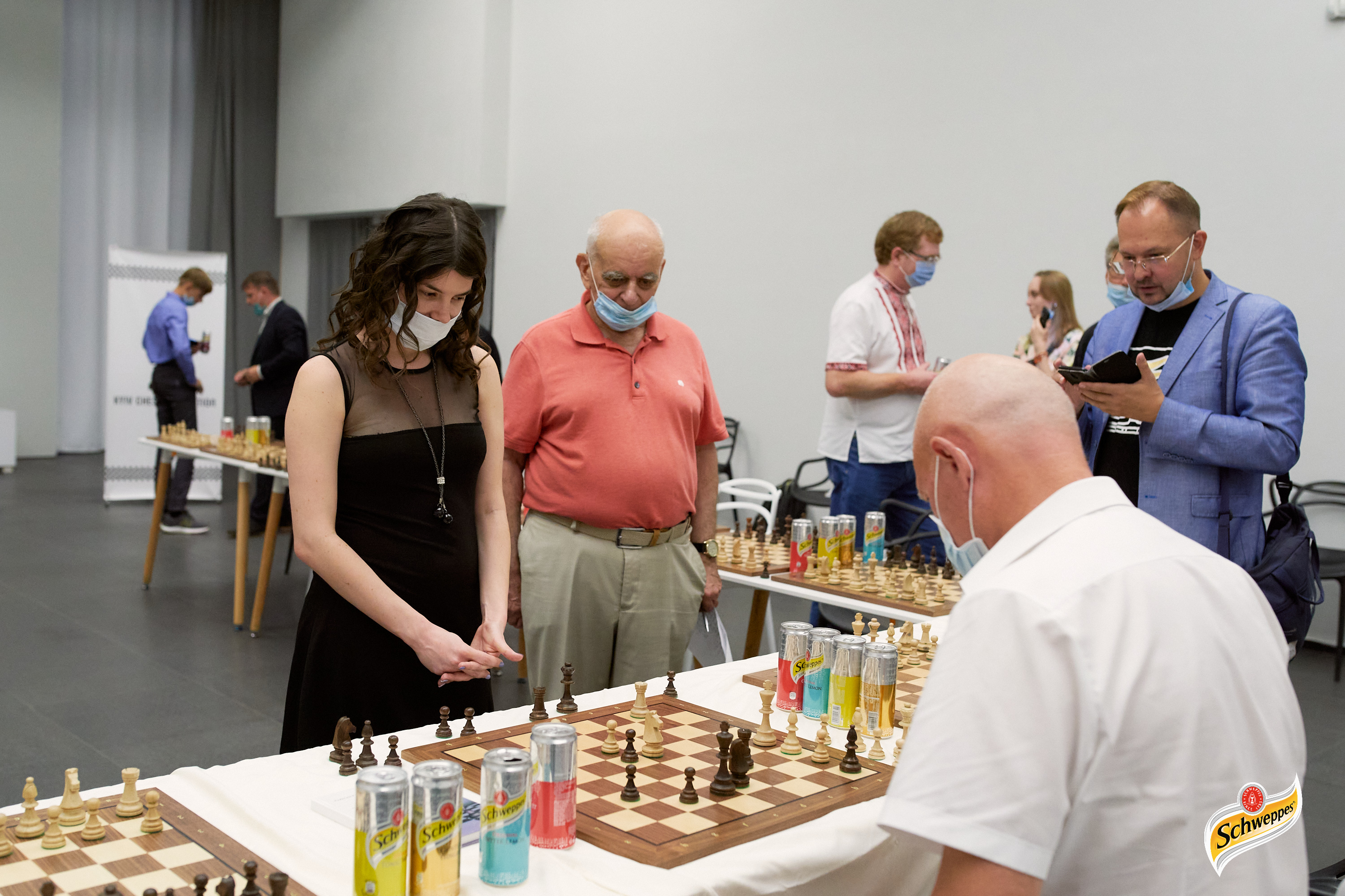 Двоє проти двадцяти: до Дня Незалежності провели сеанс одночасної гри в шахи фото 3 2