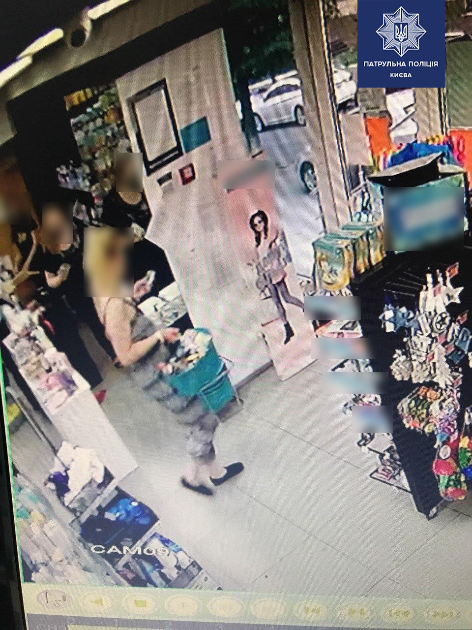 Ограбление века: в Киеве задержали воровку, которая потеряла на месте преступления документы фото 1