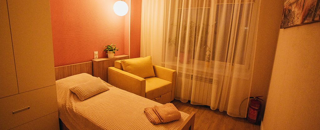 Не лише в коридорах: де в українських лікарнях можуть перебувати батьки хворих дітей фото 14 13