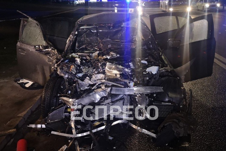 На Шулявке авто влетело в грузовик "Киевтеплоэнерго": есть пострадавшие фото 2 1