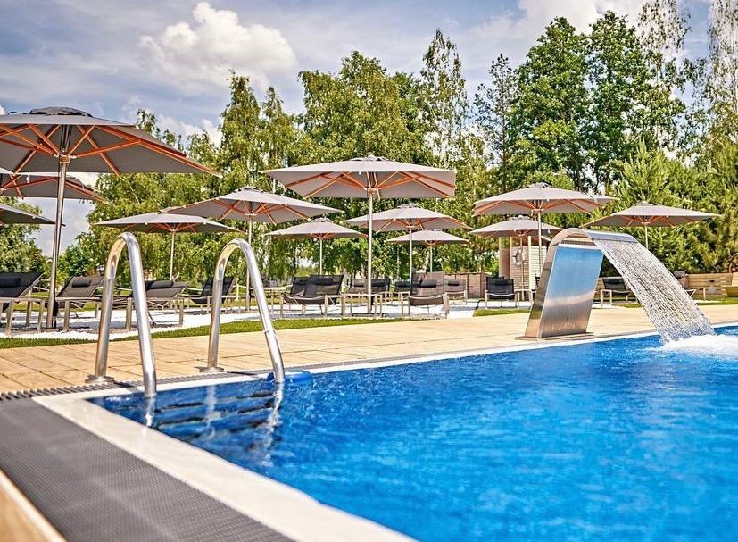 Пляжні клуби з басейнами у Київській області.