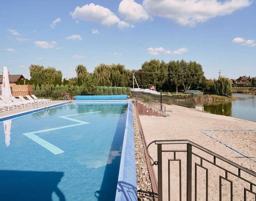 Пляжные клубы с бассейнами в Киевской области.