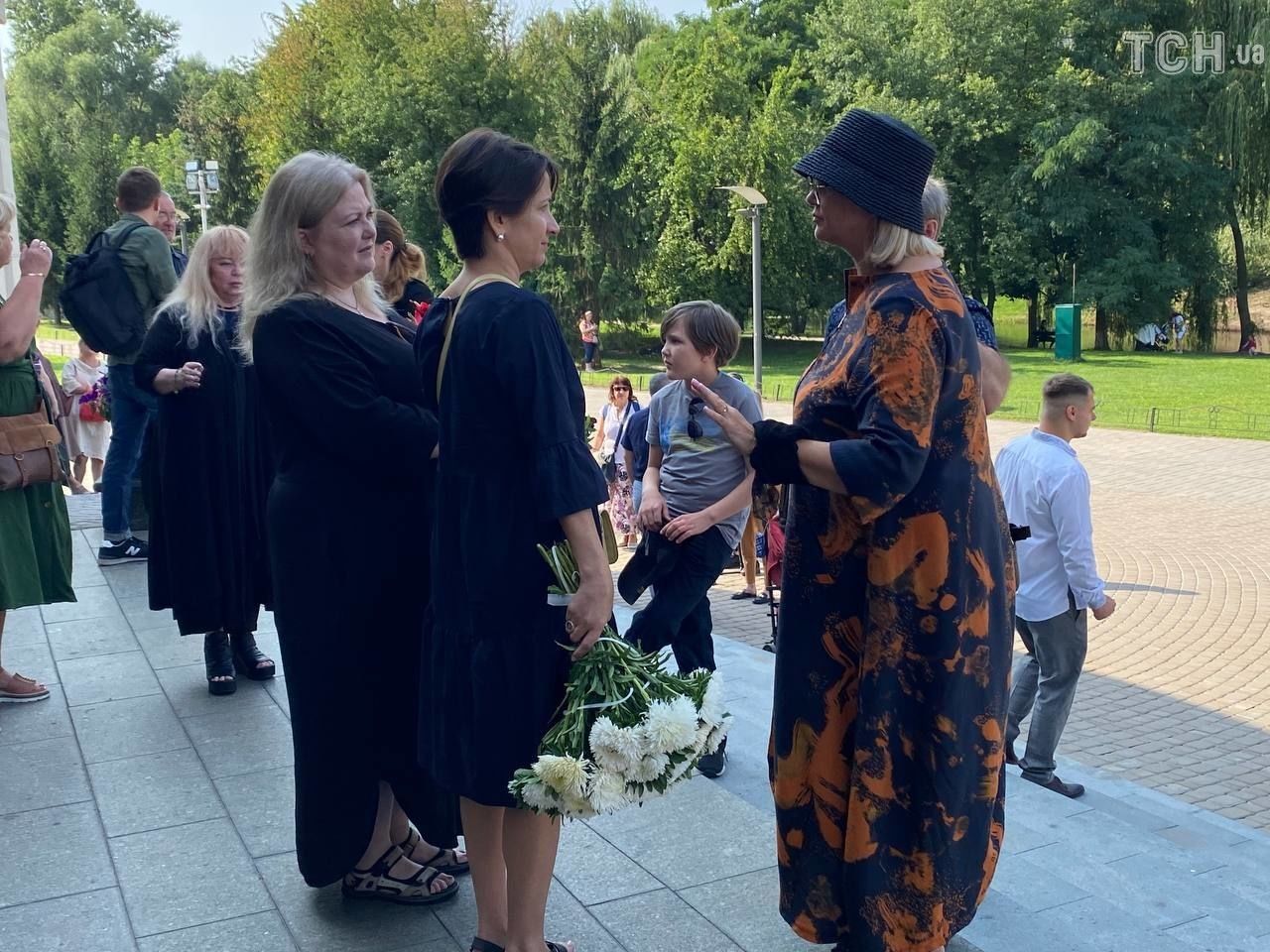 Наталка Ворожбит на церемонии прощания с Русланой Писанкой.