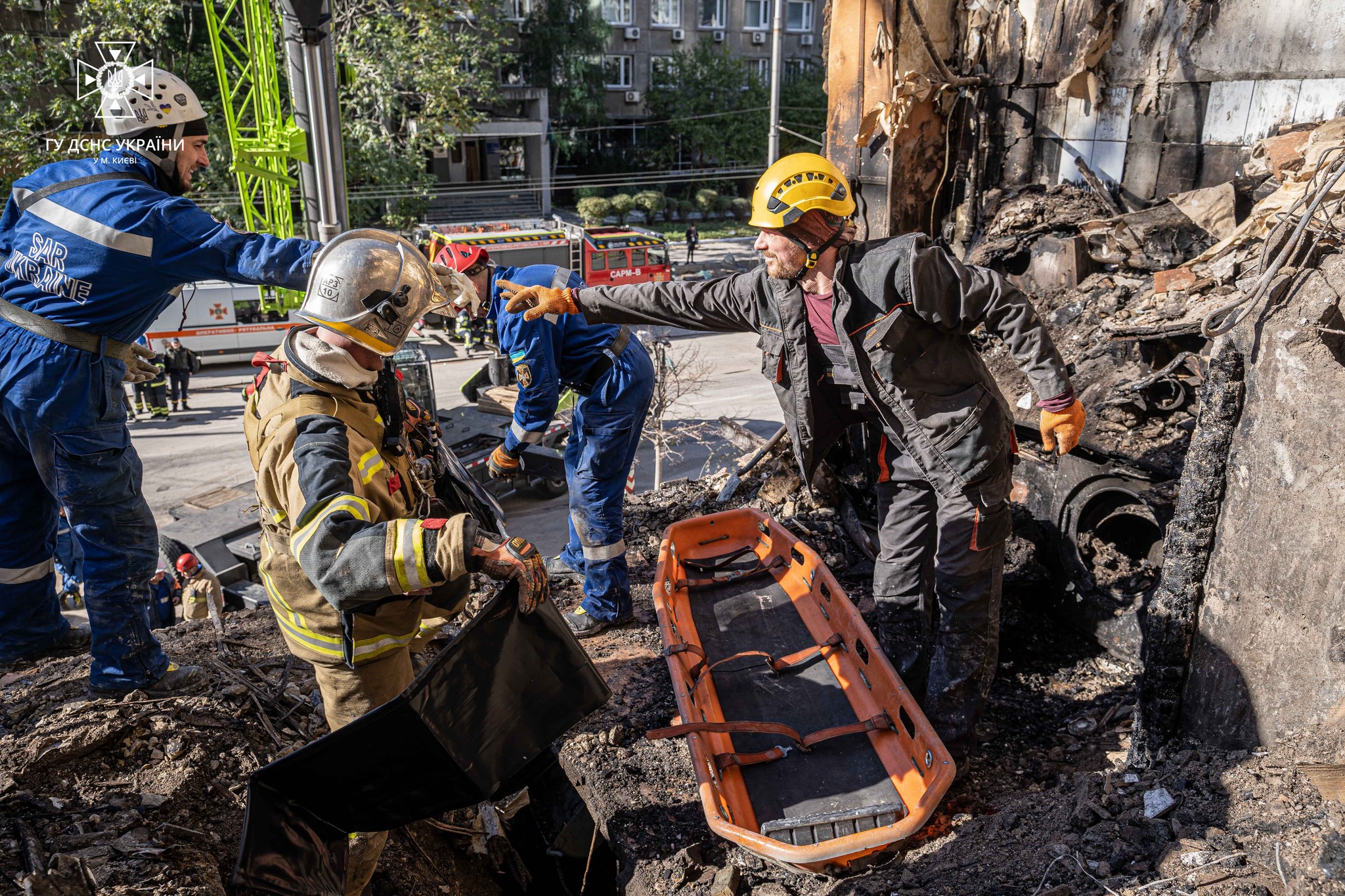 В центре Киева завершили разбирать завалы разрушенного жилого дома. || Фото: ГСЧС Киева