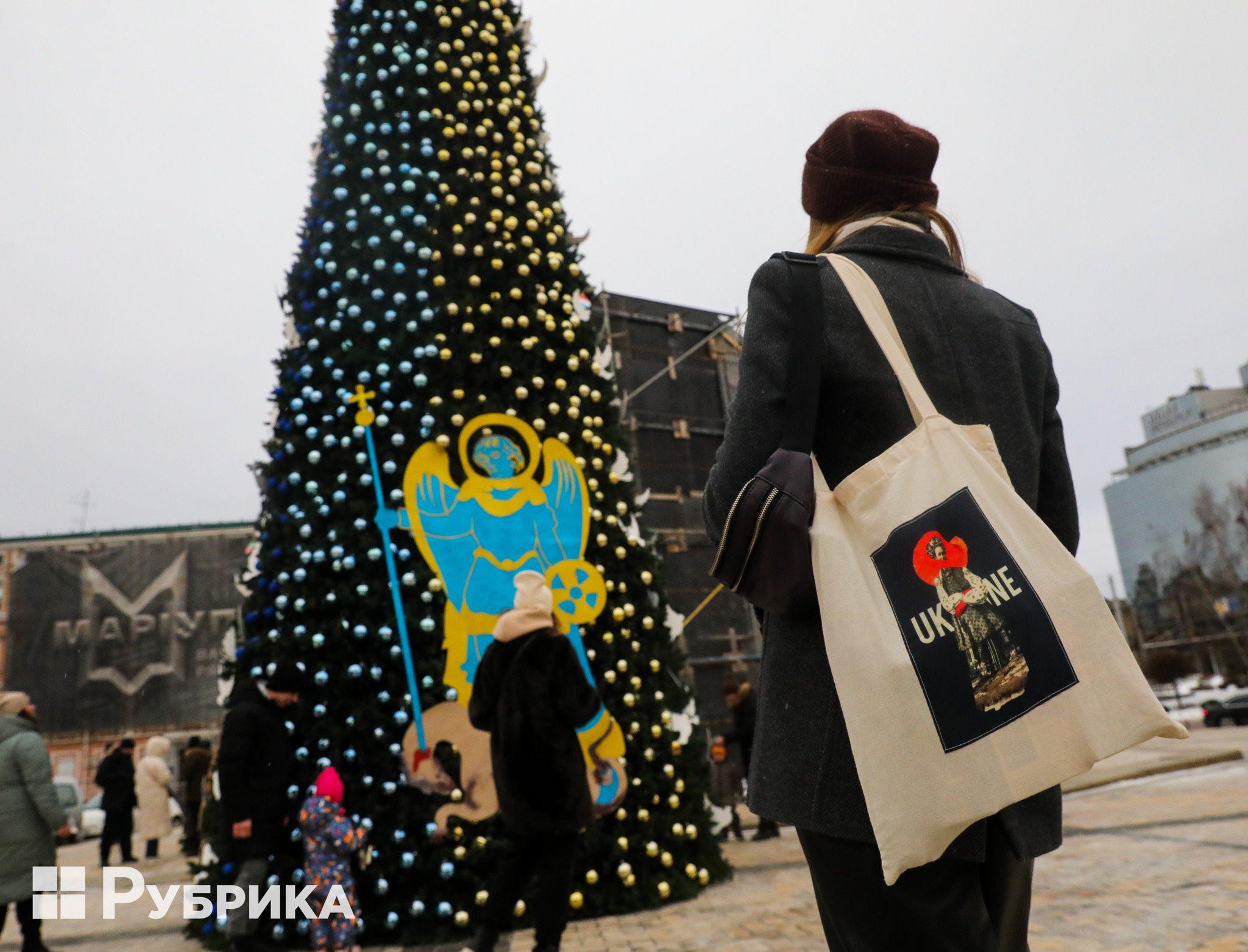 Как выглядит главная новогодняя елка страны на Софийской площади. || Фото: Рубрика
