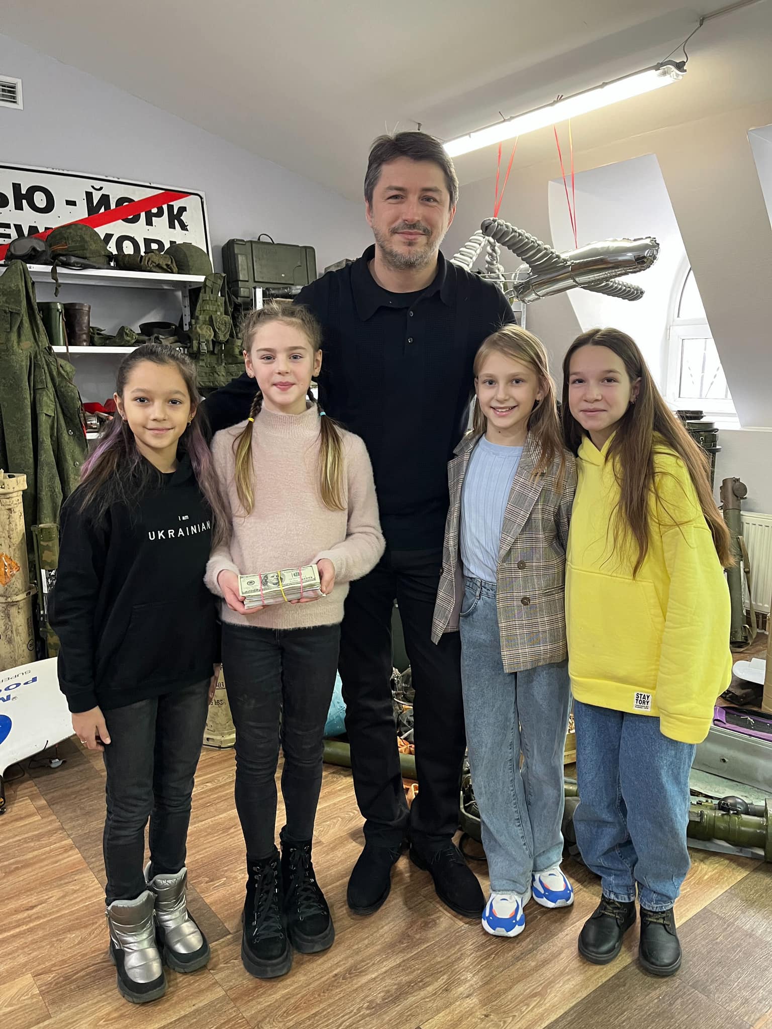 Четыре девочки насобирали более 50 тысяч гривен.