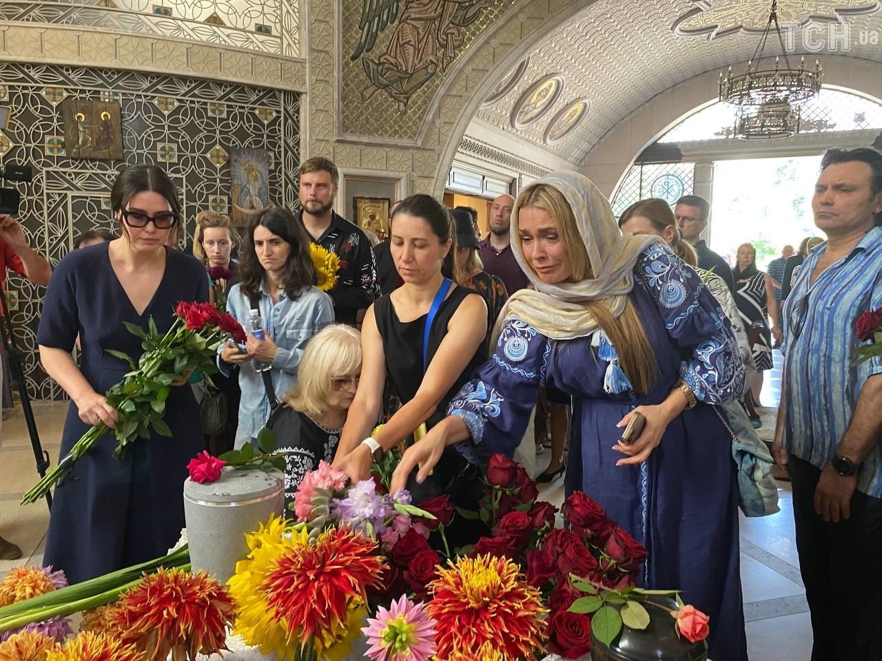 Ольга Сумская на церемонии прощания с Русланой Писанкой.