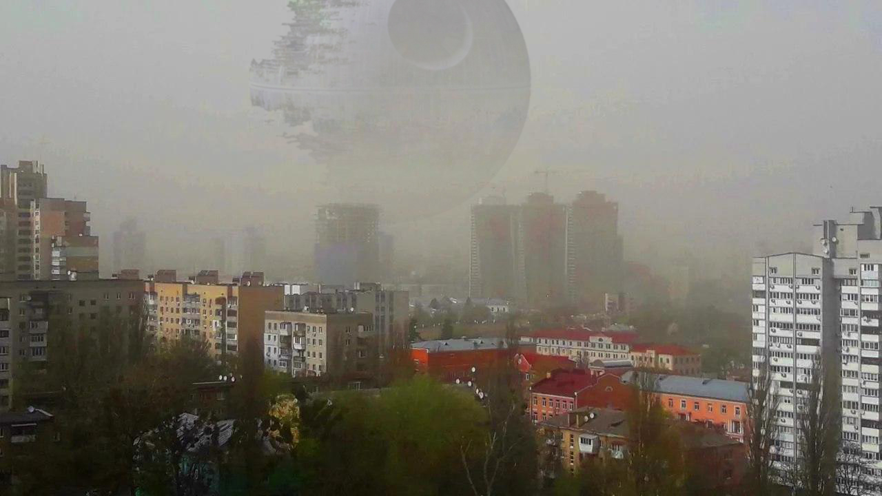 Война миров и Годзилла: в сети шутят насчет пыльной бури в Киеве фото 6 5