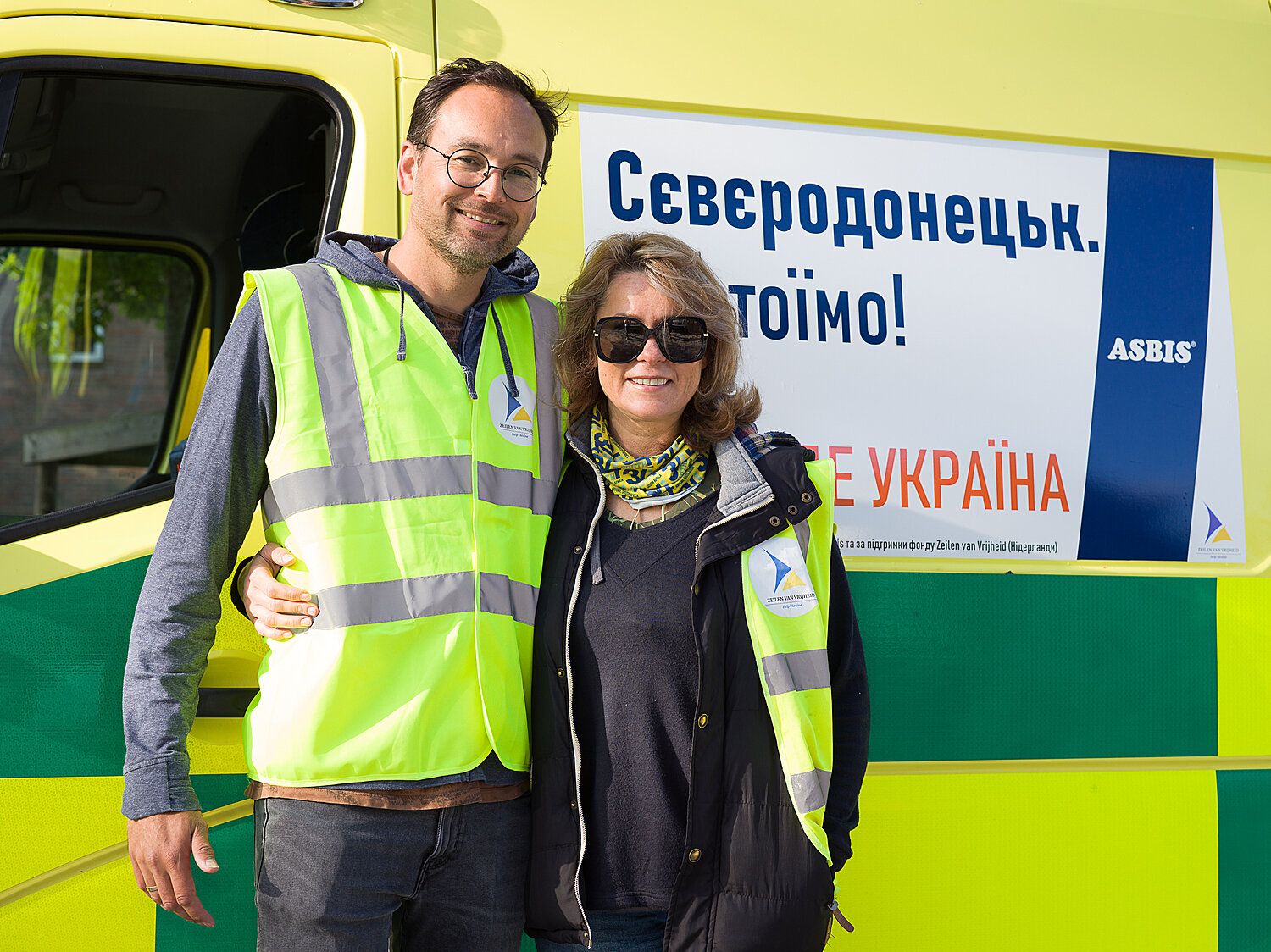 ASBIS передала Україні ще 10 автомобілів швидкої допомоги.