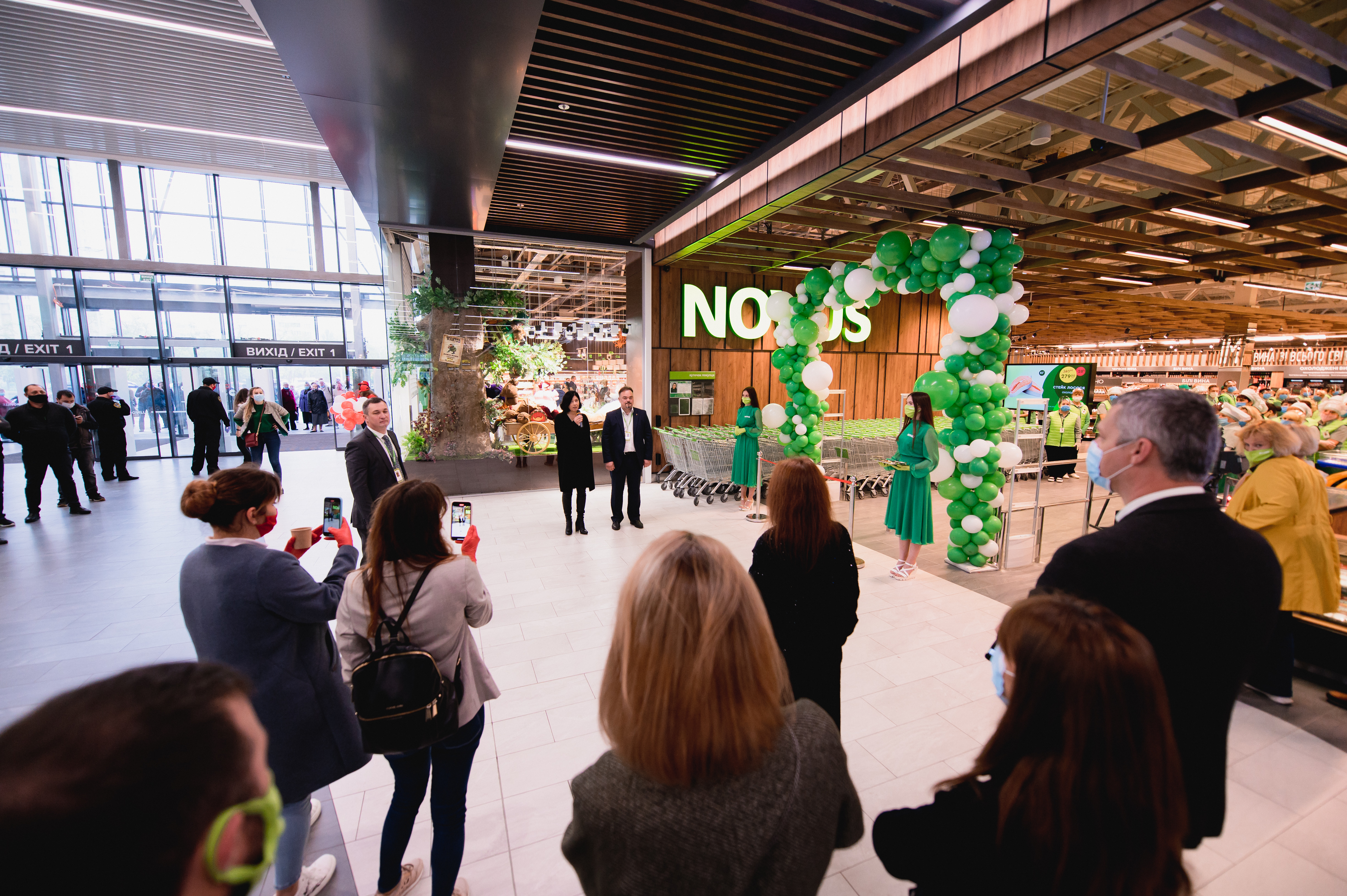 Відкриття нового флагману Novus у ТРЦ Retroville фото 14 13