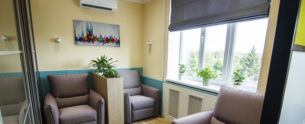 Не лише в коридорах: де в українських лікарнях можуть перебувати батьки хворих дітей фото 9 8