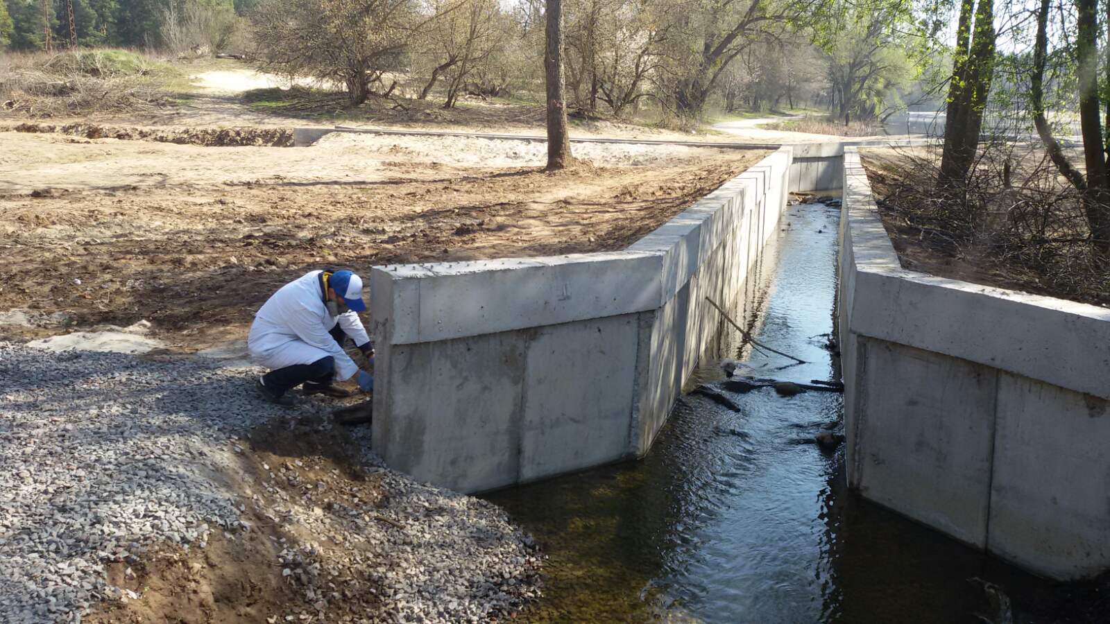 Пока город "спит": столичные пляжи обработали от вредителей фото 1