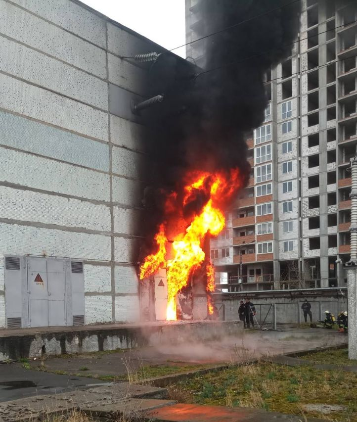 Очередной пожар: на Позняках горела электростанция фото 1