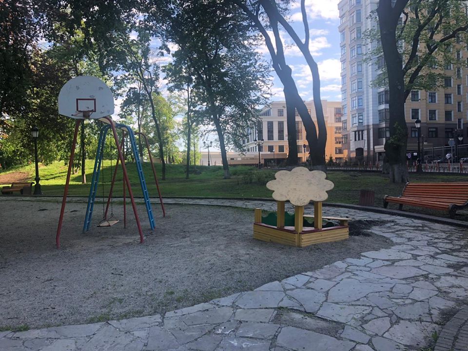 Полюбуйся: в Мариинском парке обновят детскую площадку фото 2 1