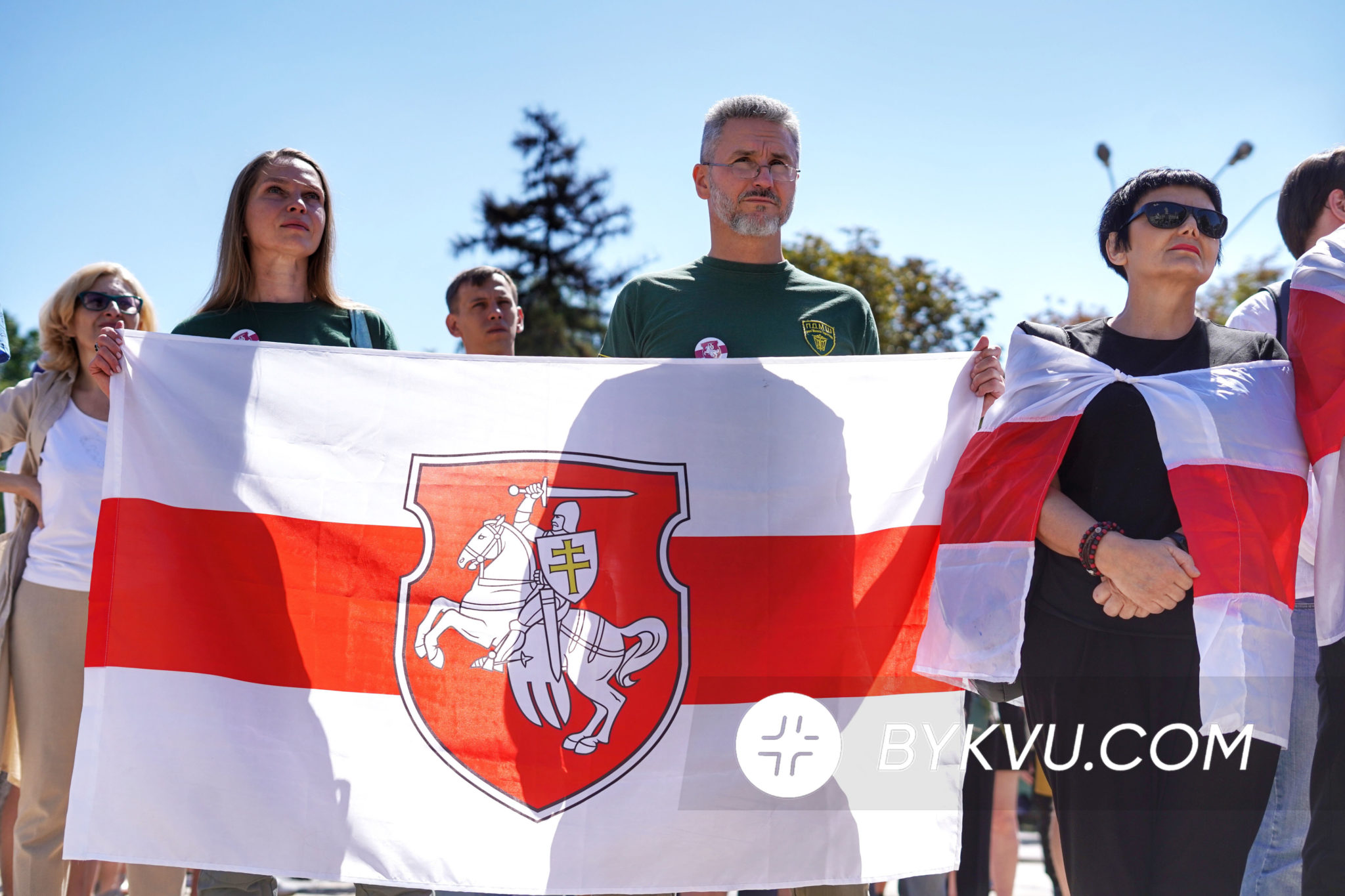 Марш солидарности: в центре проходит акция в поддержку Беларуси фото 1