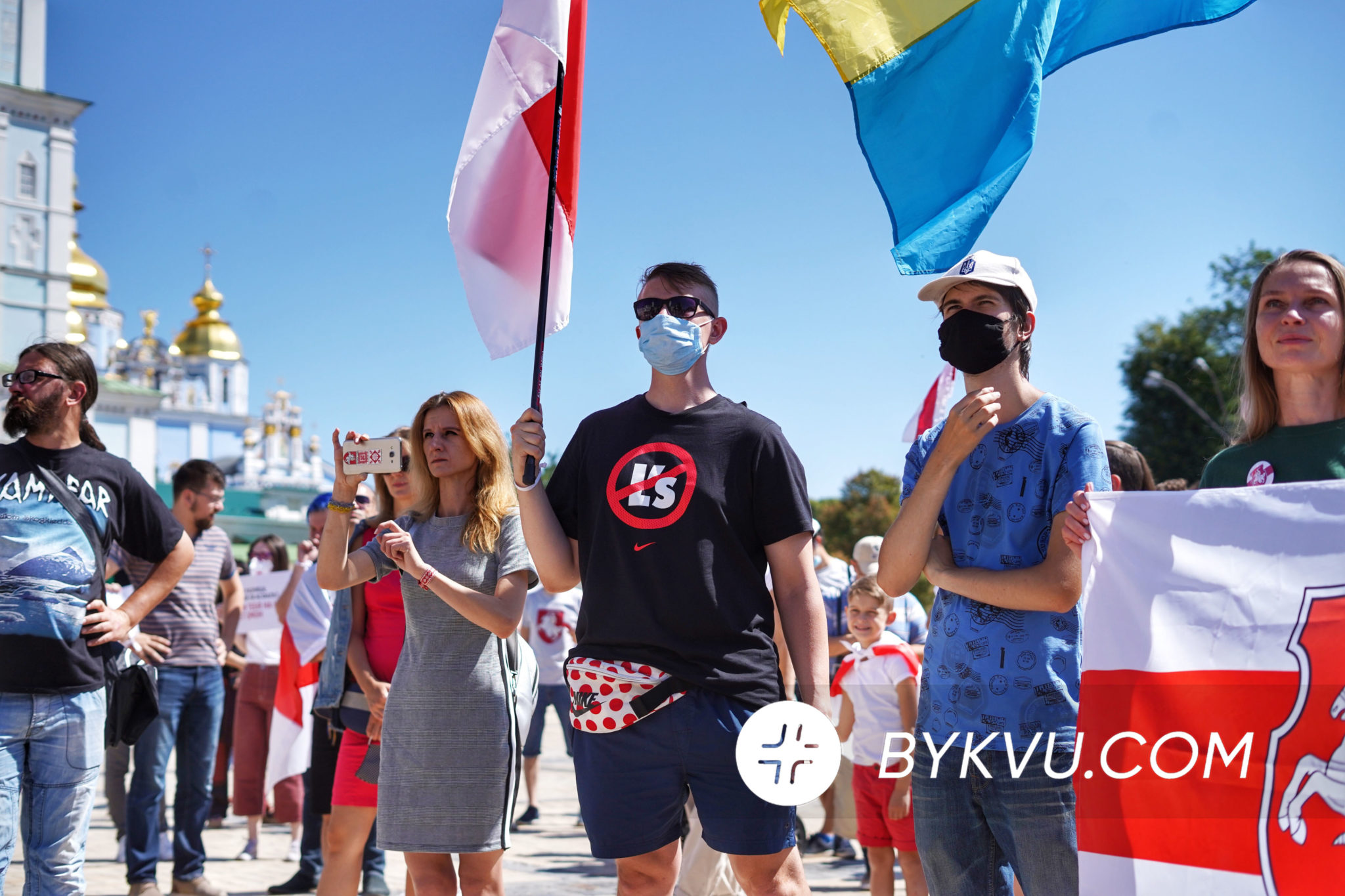 Марш солидарности: в центре проходит акция в поддержку Беларуси фото 2 1