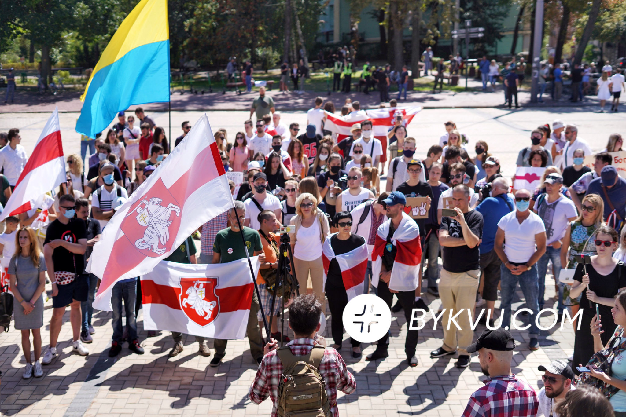 Марш солидарности: в центре проходит акция в поддержку Беларуси фото 5 4