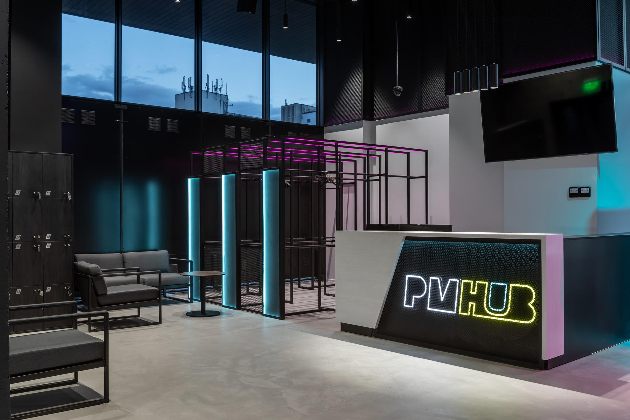 У центрі Києва відкривається PMHUB - хол з панорамною терасою і відкритим дахом для заходів фото 1