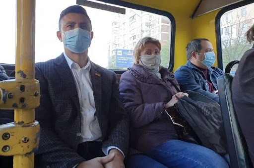 Напроверял: нардеп Николай Тищенко "зайцем" проехался в маршрутке фото 1