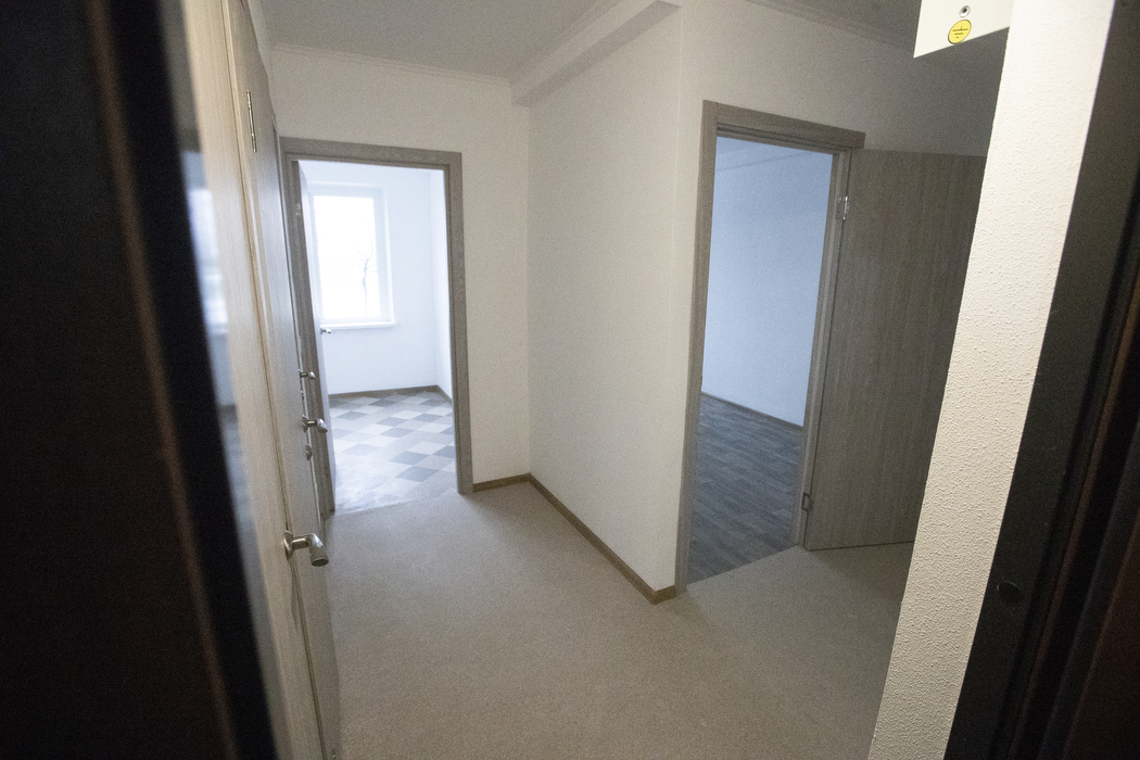 Как восстанавливают поврежденные ракетами дома на Лобановского и Богатырской.