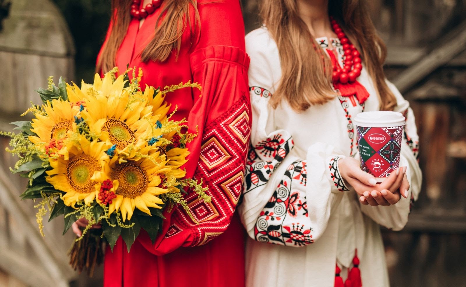 Кава з присмаком українського гумору: народна творчість на стаканчиках фото 1