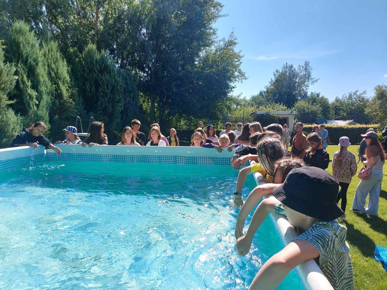 "Вернуть детям лето" компания ASBISc Enterprise дарит летний отдых детям-переселенцам в лагере 7 Fields.