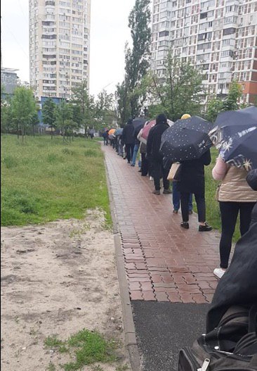 Ехать надо: в Киеве опять огромные очереди на общественный транспорт фото 2 1